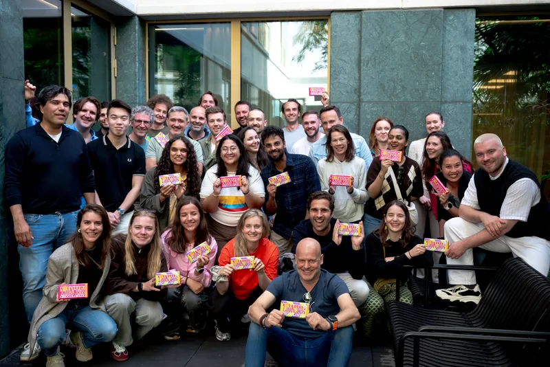 Het FBI-team van Tony's Chocolonely bij de start van hun Treasure Hunt in Antwerpen